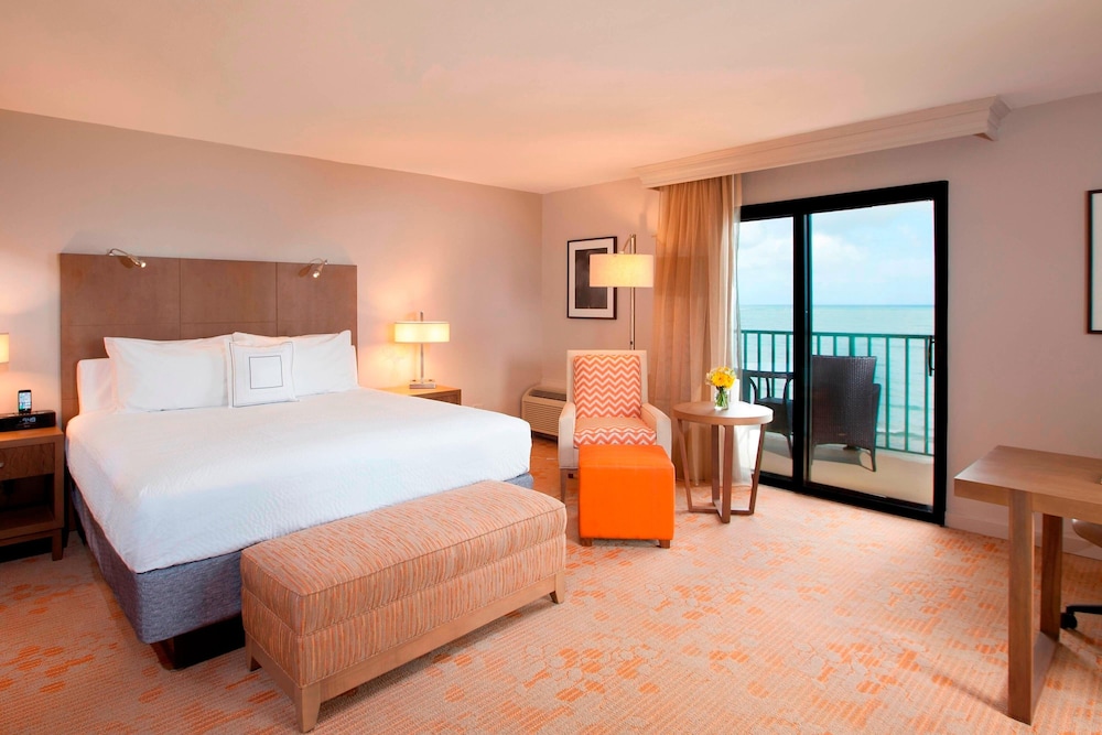 Courtyard Isla Verde Beach Resort 12/54