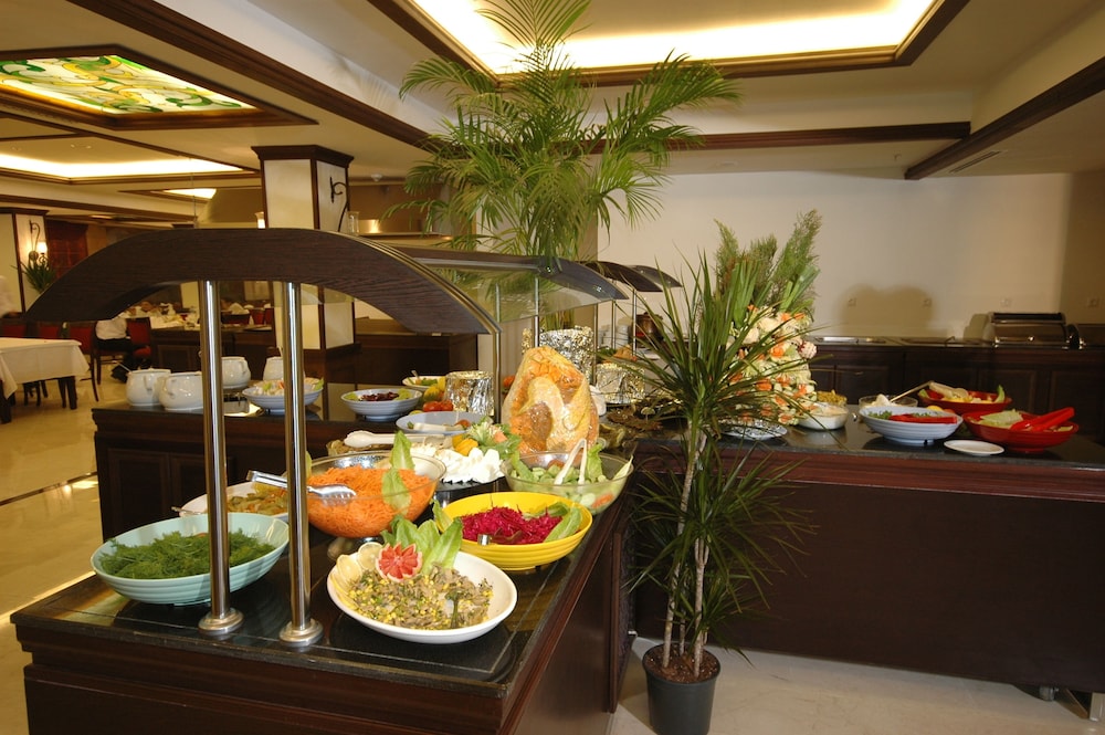 Tourist Hotel 40/63