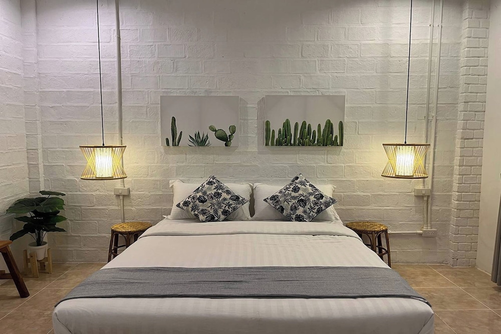 Deluxe, Queen Bed