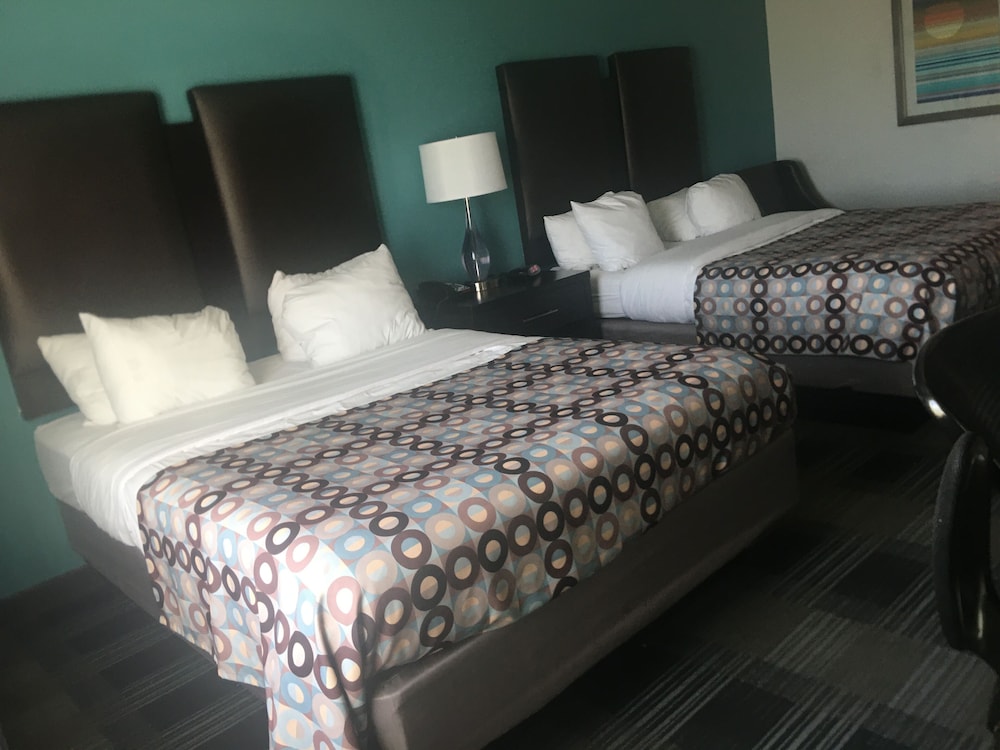 Days Inn by Wyndham Alva 3/24