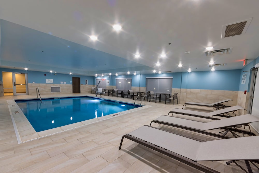 Holiday Inn Express Suites Harrisonburg University Area 35/54