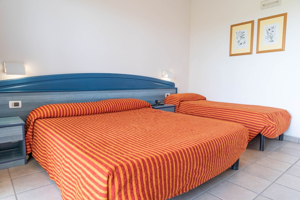 NICOTERA BEACH VILLAGE 13/66
