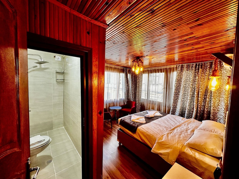 Taksim Palace Istanbul Hotel 12/18
