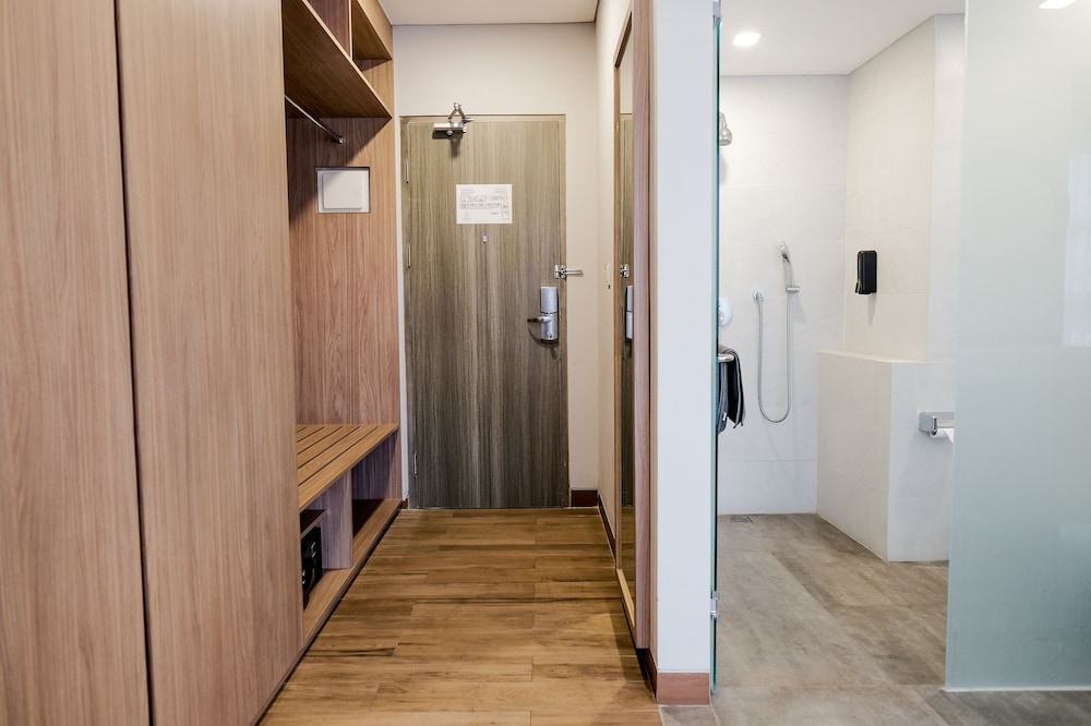 Sans Hotel Puri Indah Jakarta 51/62