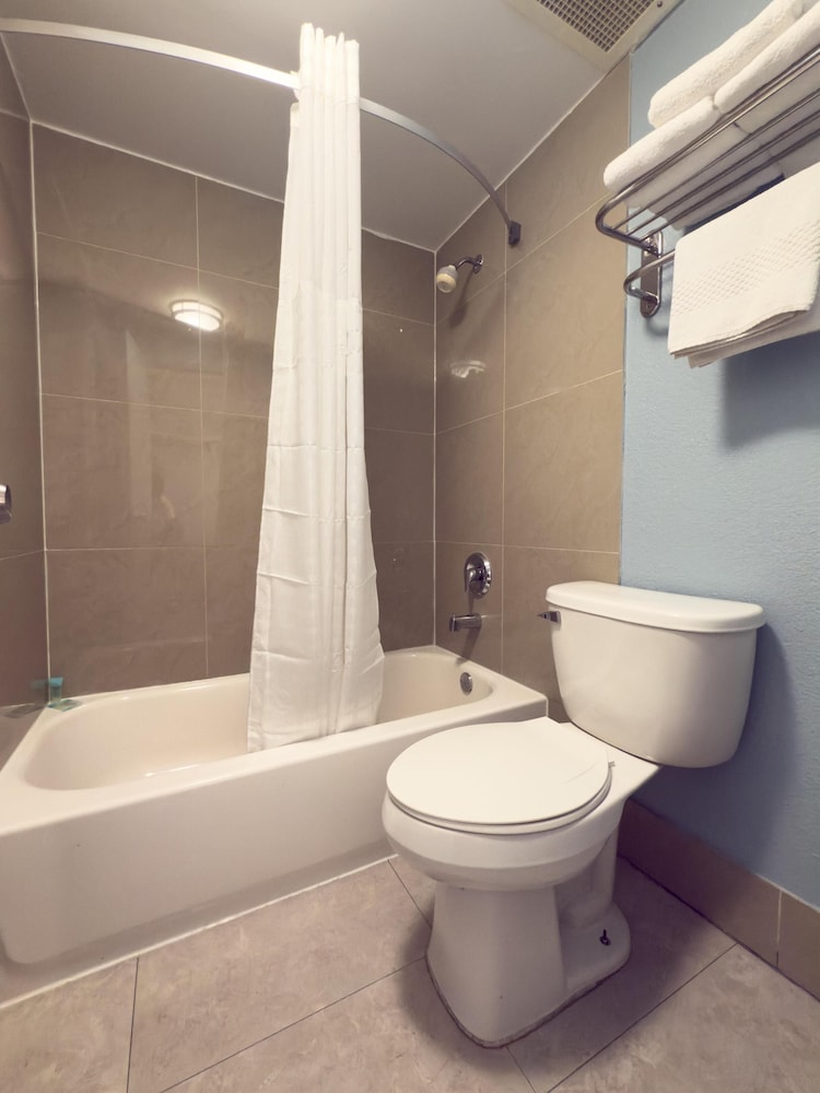 SureStay by Best Western Jacksonville Airport 48/54