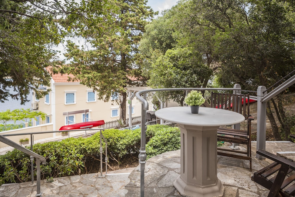 Faros Suites - Adults Only 38/50