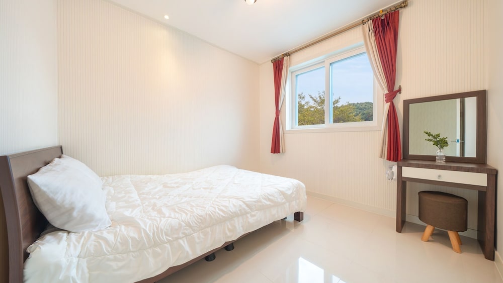 Gapyeong Rialto Pension 15/50