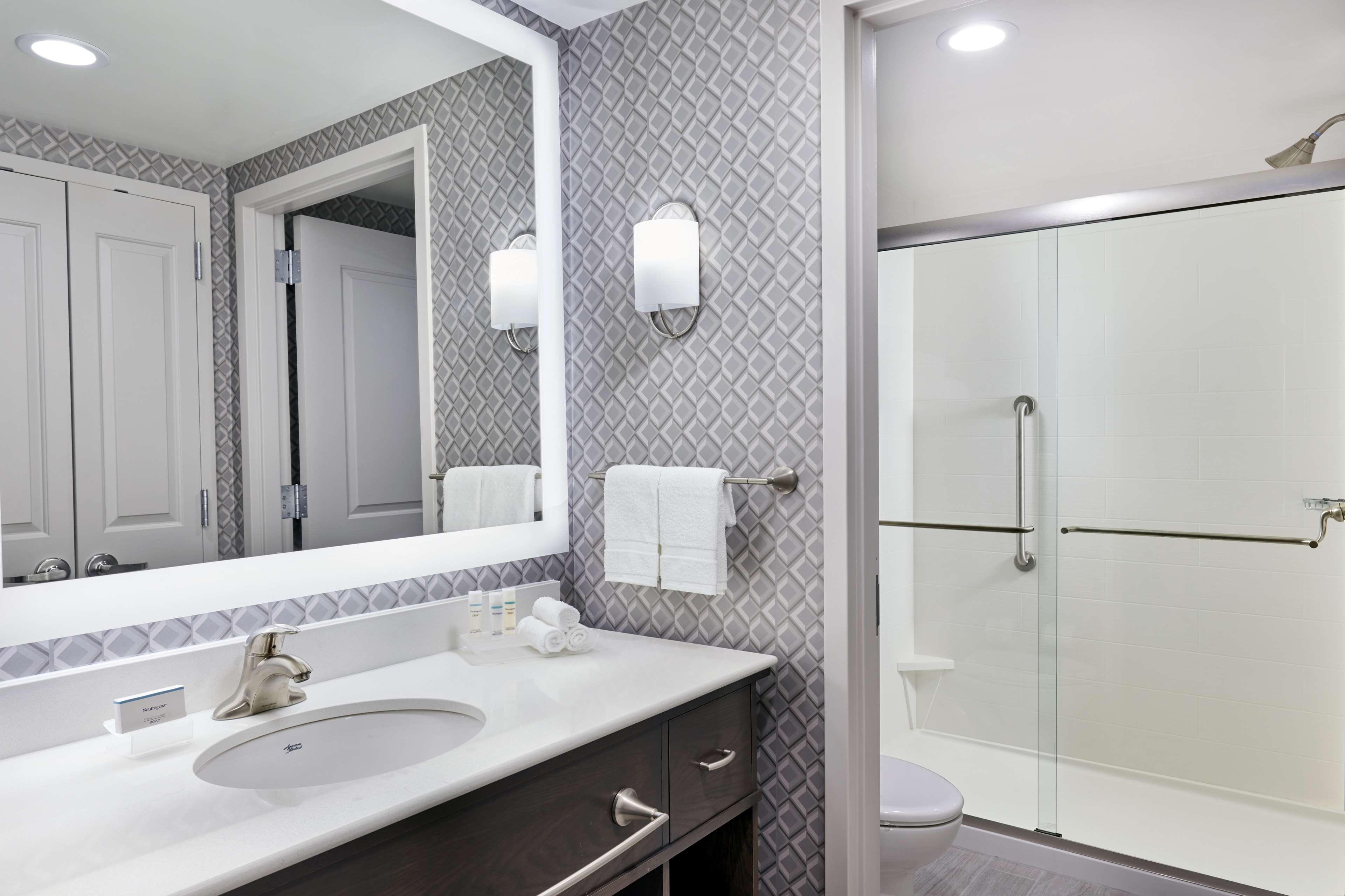 Suite, King Bed, Manhattan View, Accessible, Homewood Suites By Hilton Teaneck Glenpointe 2/3