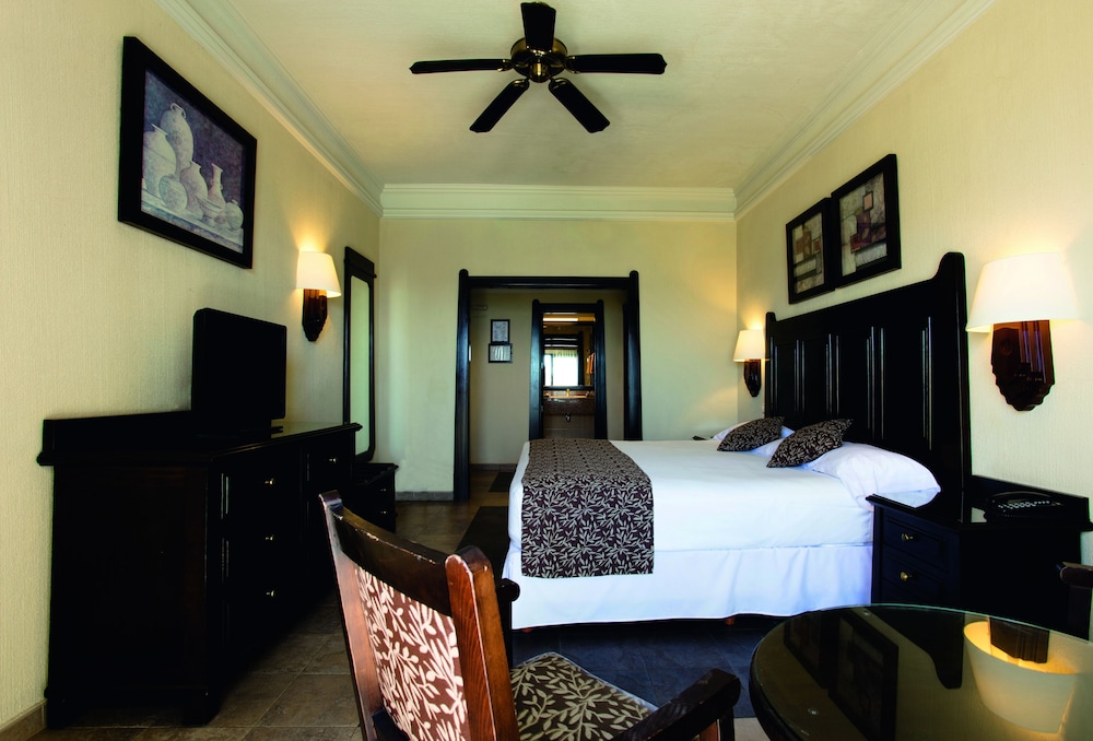 Hotel RIU Santa Fe 38/81