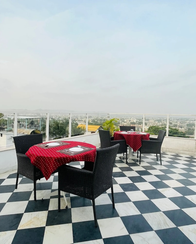 Hotel Darbargarh Udaipur 41/50