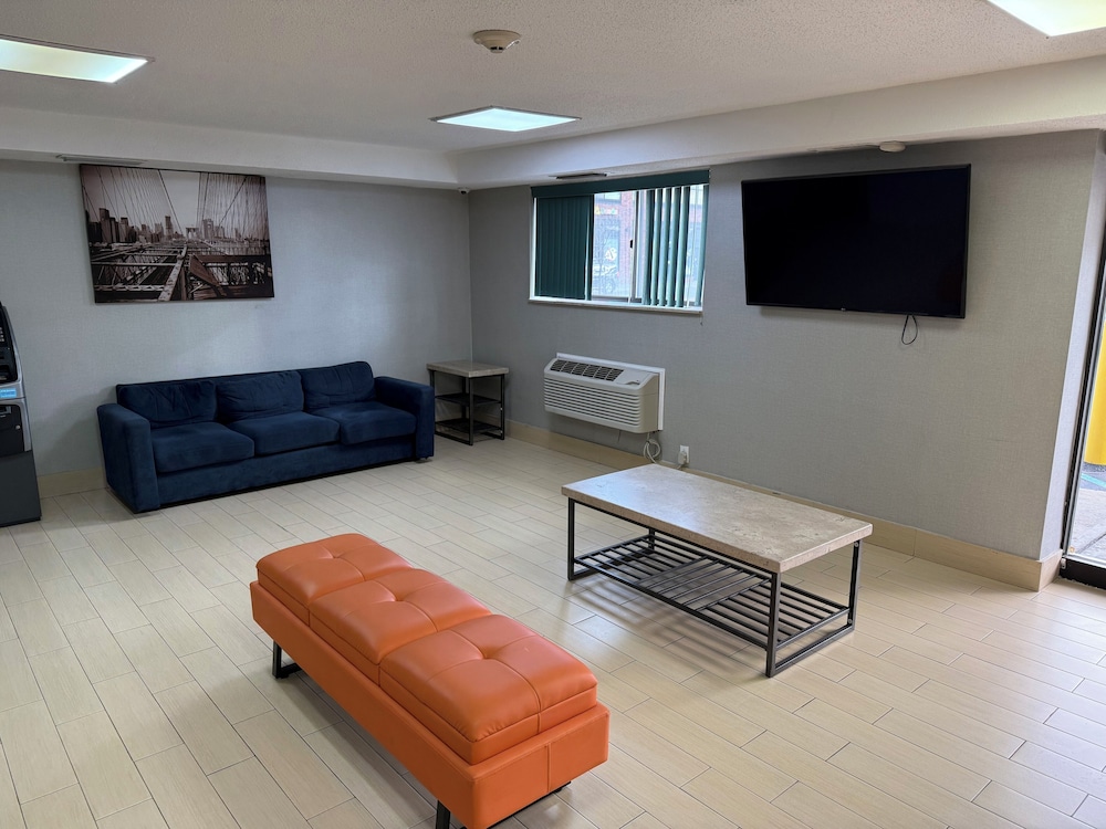 The Floral Park Motor Lodge 42/56