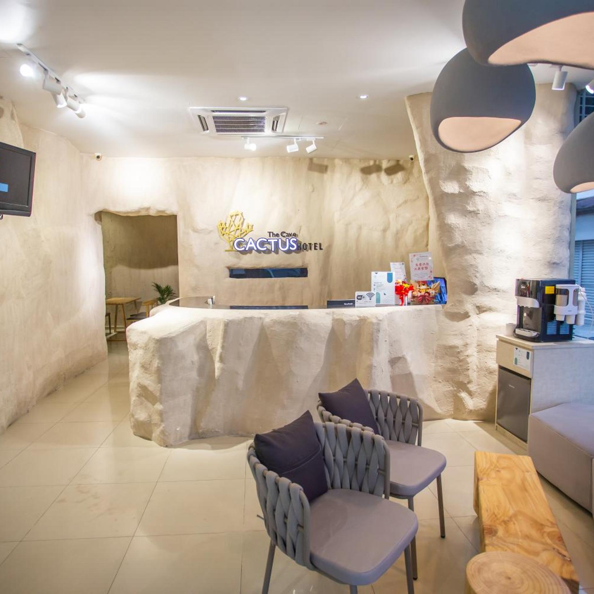 OYO 90028 Ragula Hotel 13/45