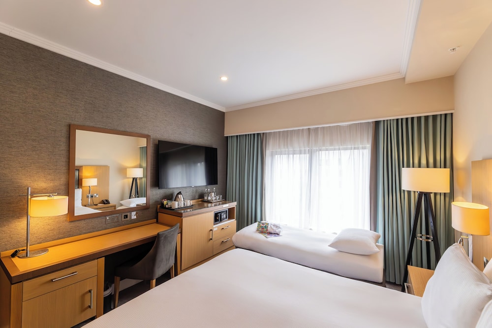 DELUXE, FAMILY, QUEEN BED