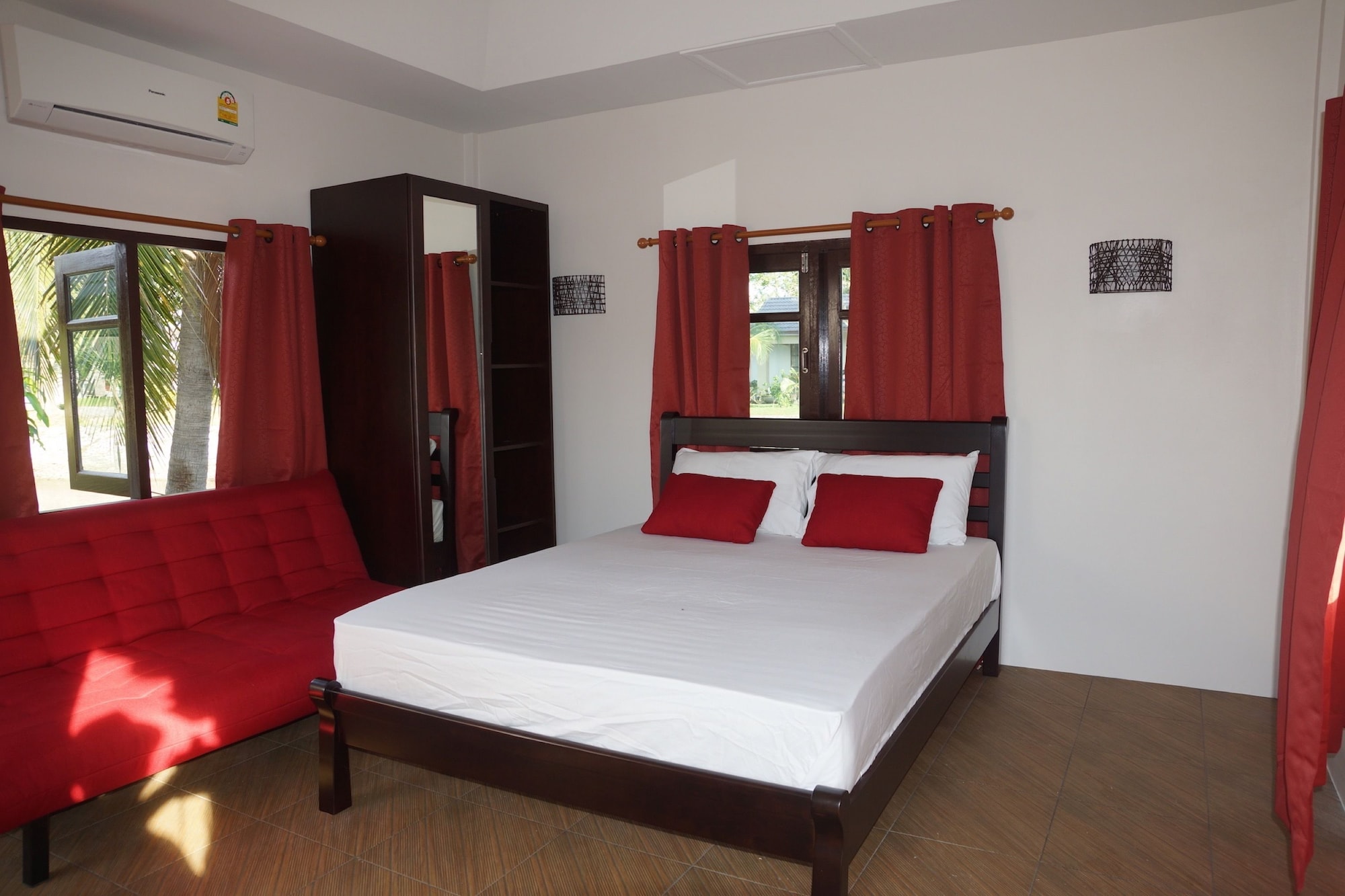 4 Bedrooms, Pool, Romantic, Villa, 1 King and 1 Single Beds, 3 Queen Beds, River View, 2 Sofa، Rayong Rental Villas 2/4