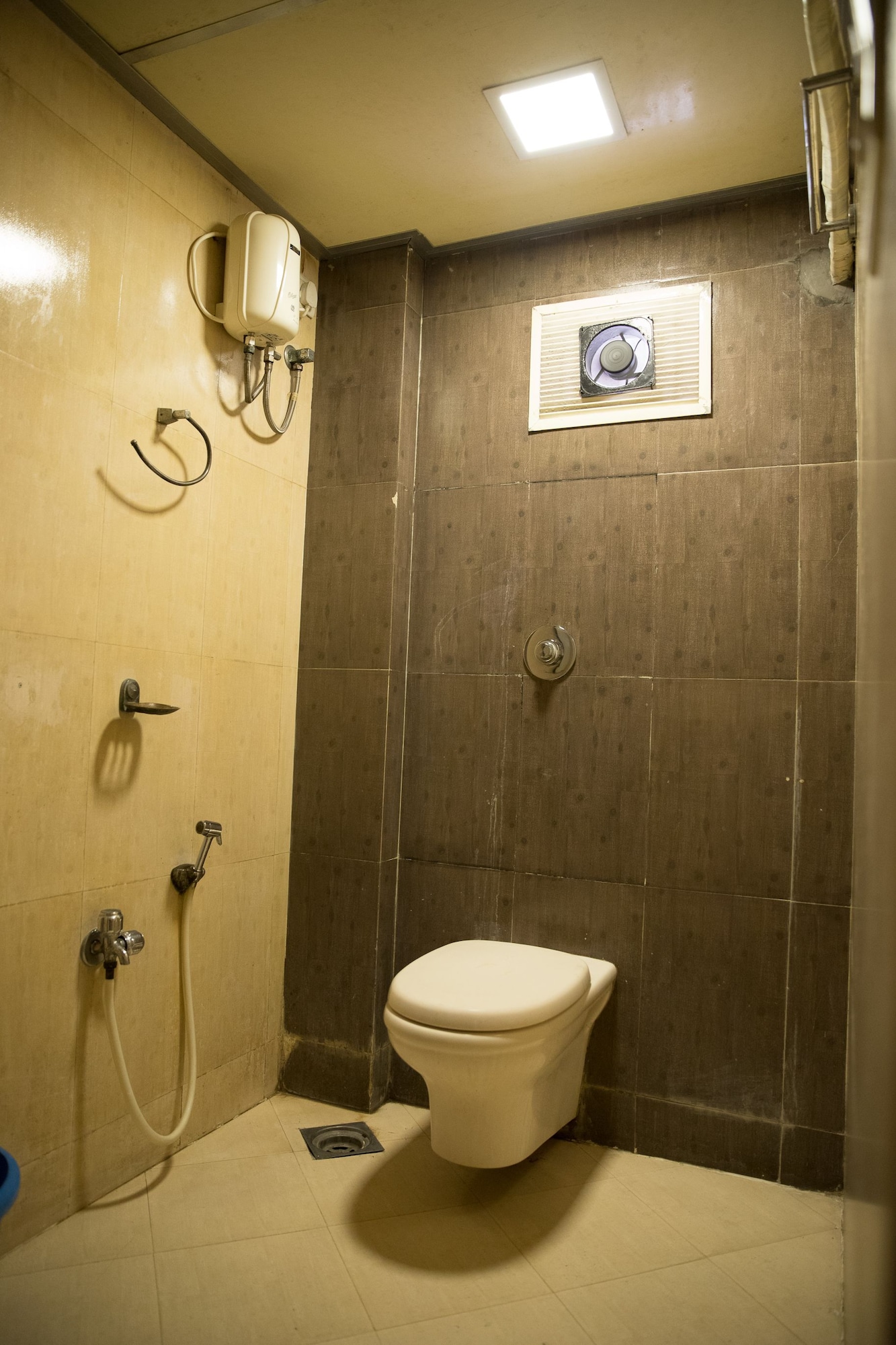 غرفة ديلوكس بسرير مزدوج، Hotel Alibaba Mumbai 8/10