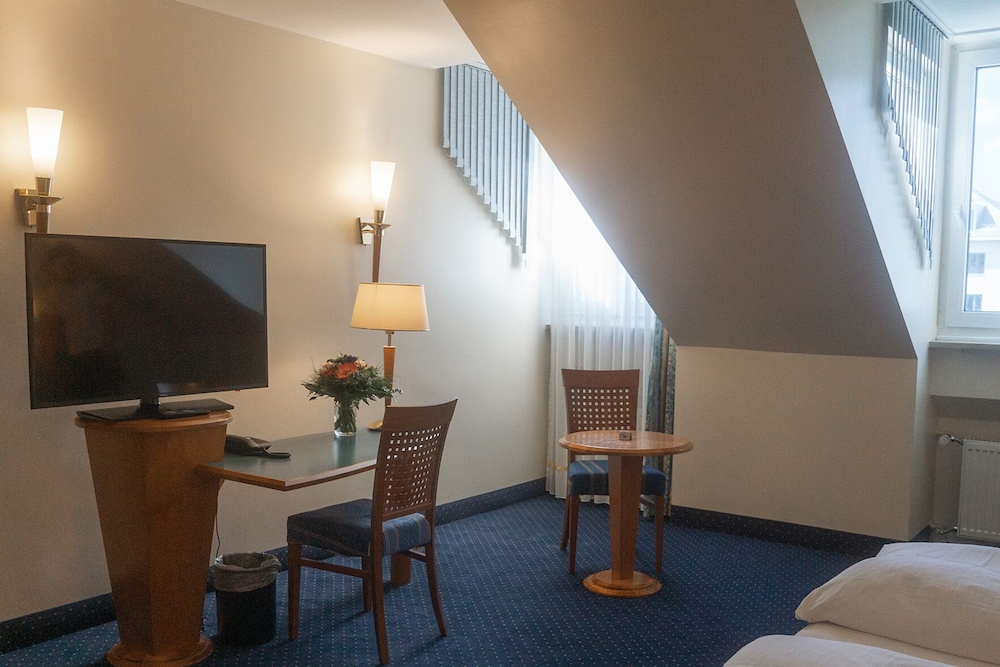 Daniel Hotel 53/61