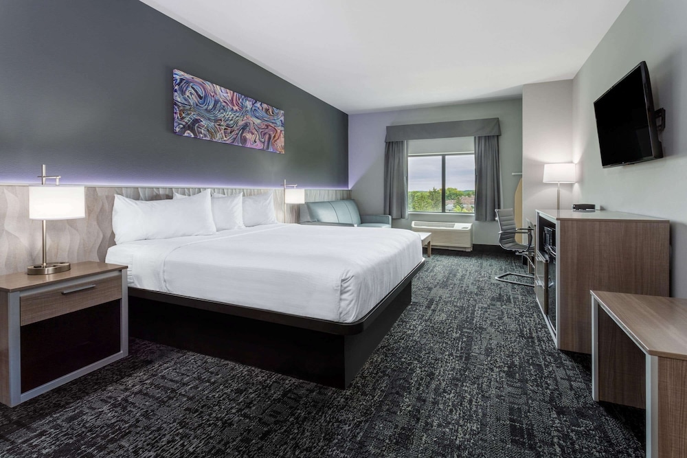 Baymont Inn and Suites by Wyndham Madison 23/64