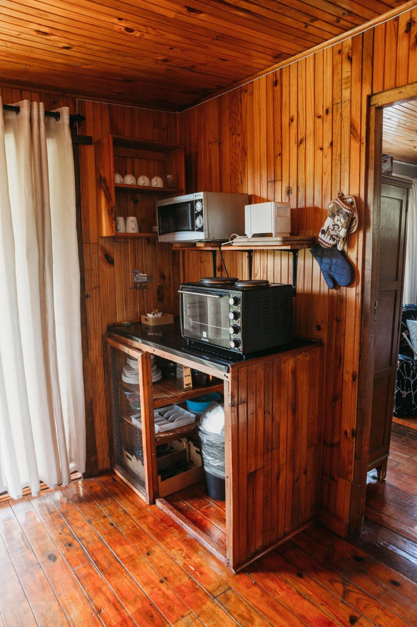 Amperda Log Cabins 1/17