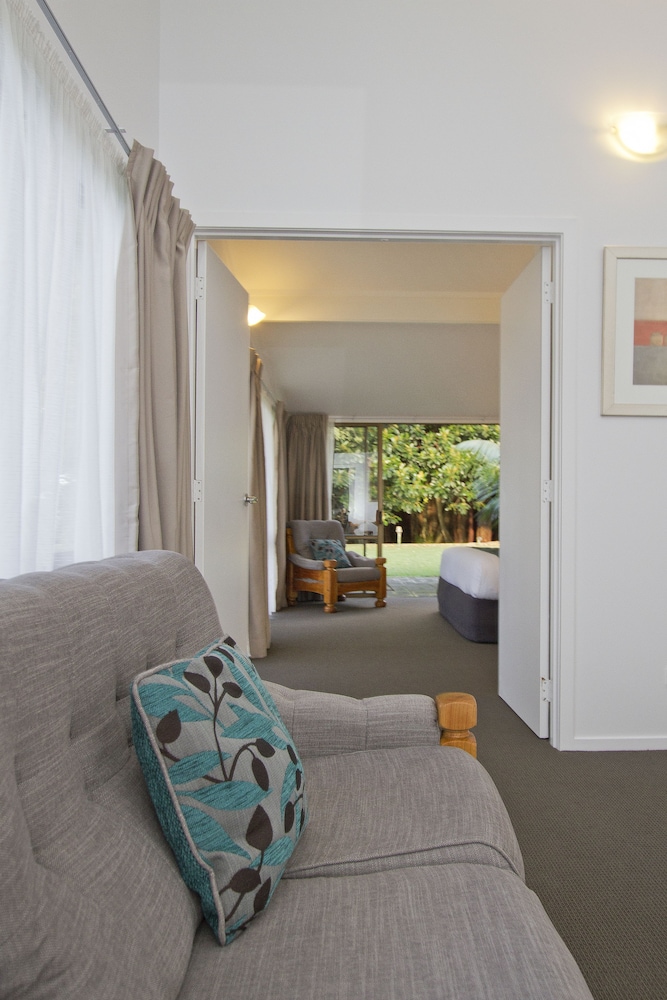Castaway Norfolk Island 17/46