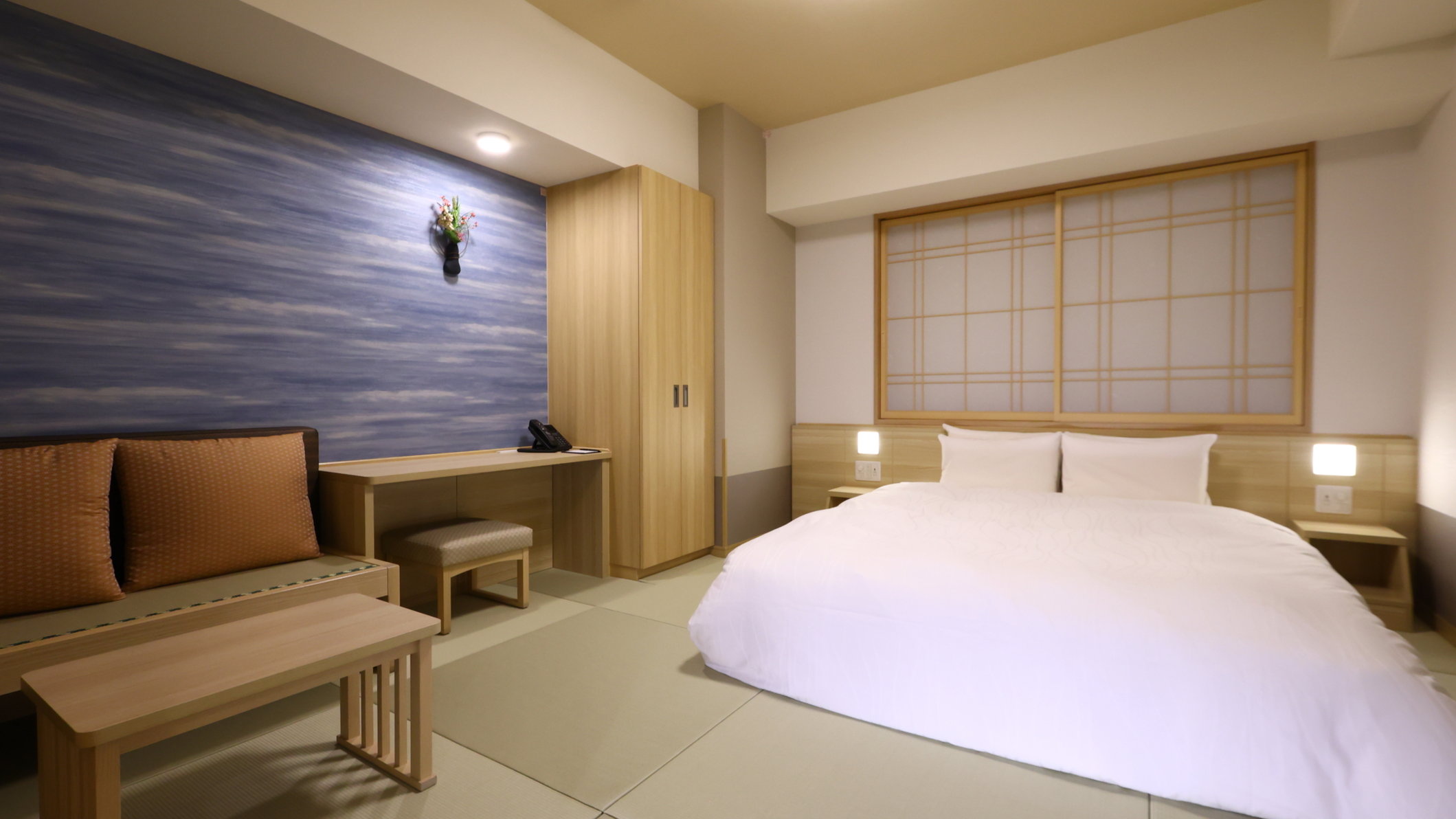 Moderate, Queen Bed