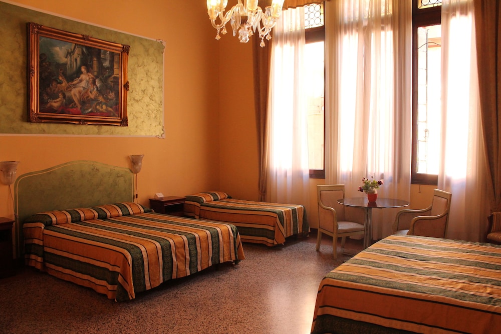 Al Palazzo Lion Morosini 7/27
