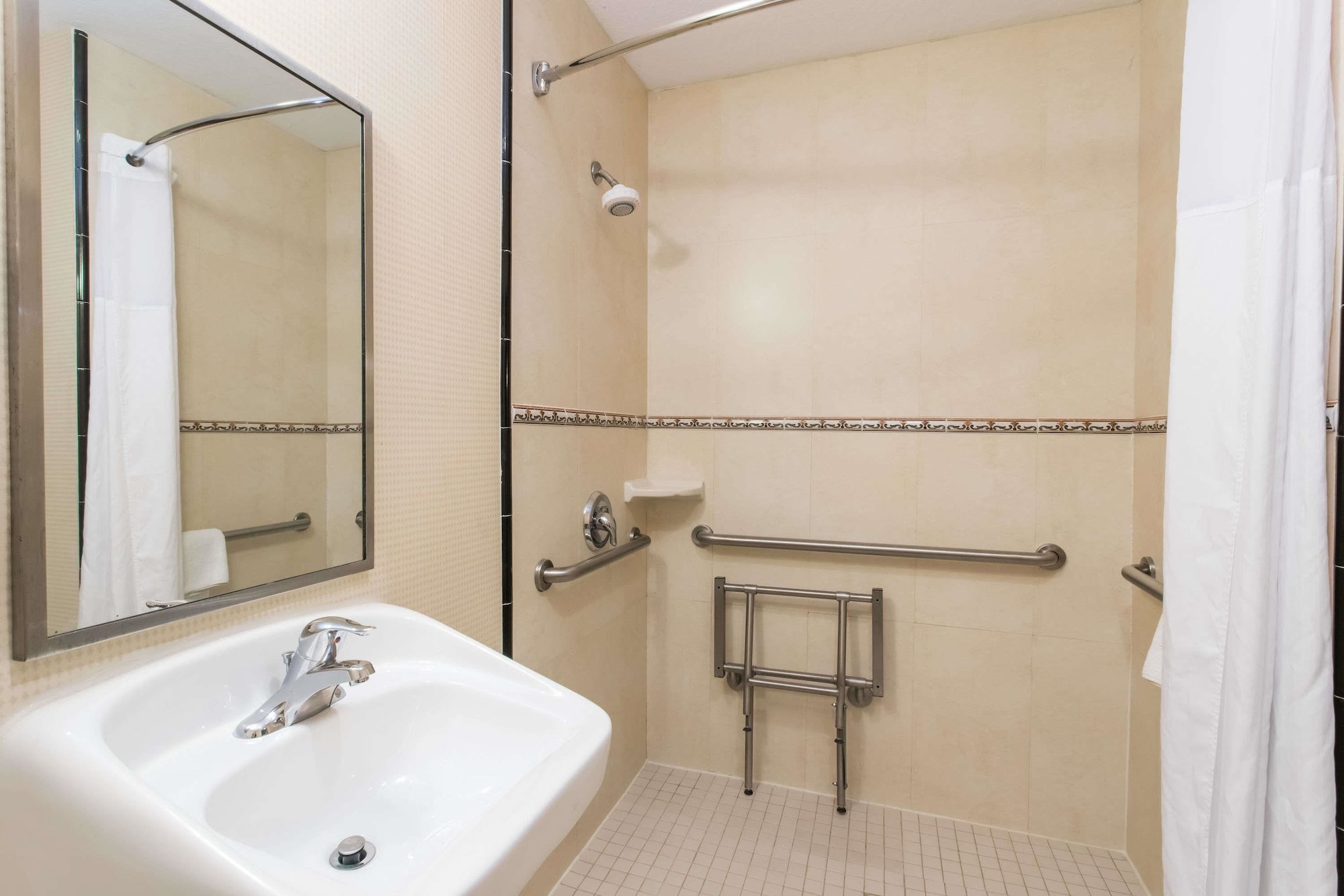جناح بسريرين كوين لذوي الإعاقة، Days Inn Suites By Wyndham Fort Pierce I 95 3/3
