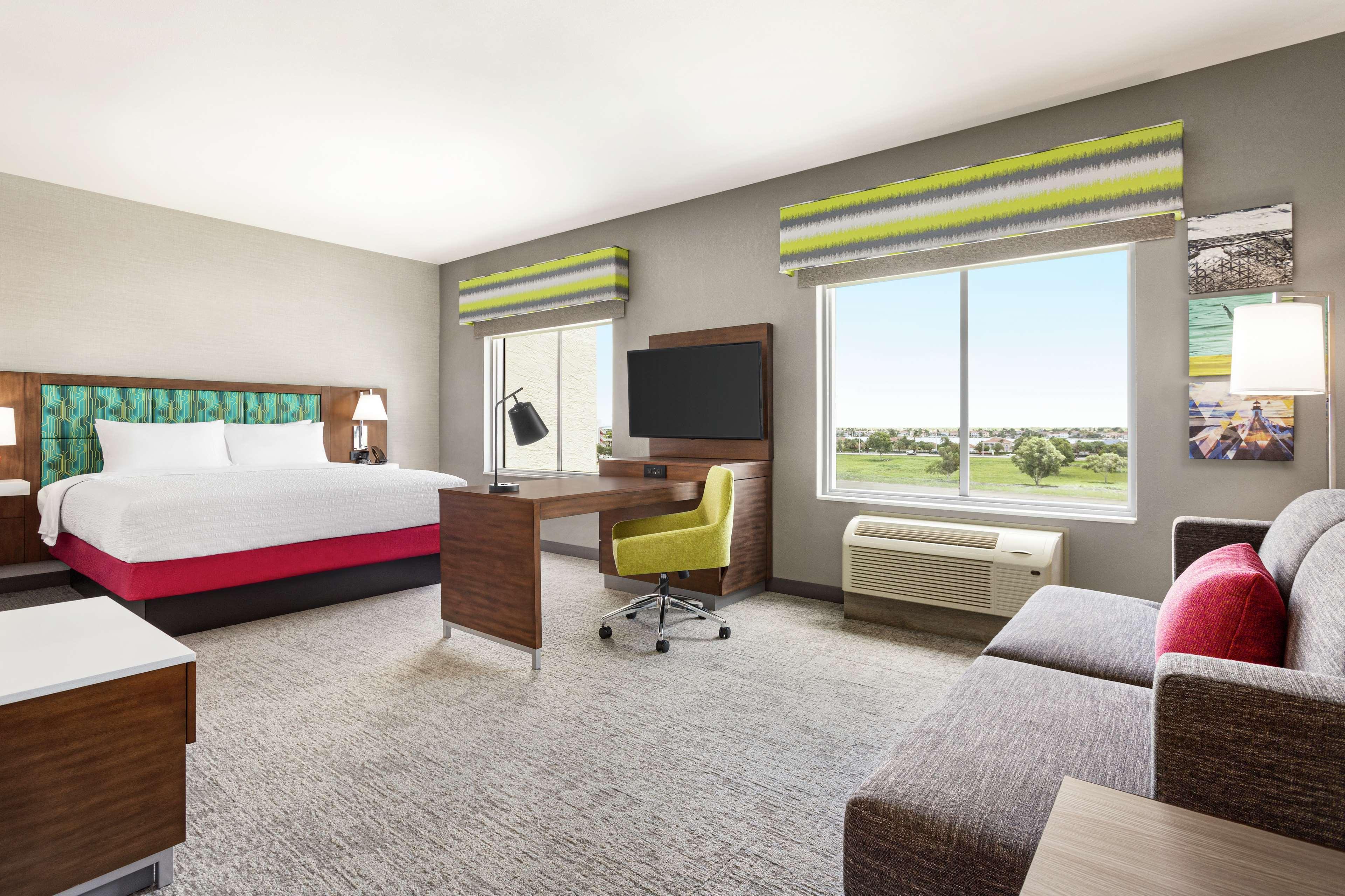 STUDIO, SUITE, KING BED