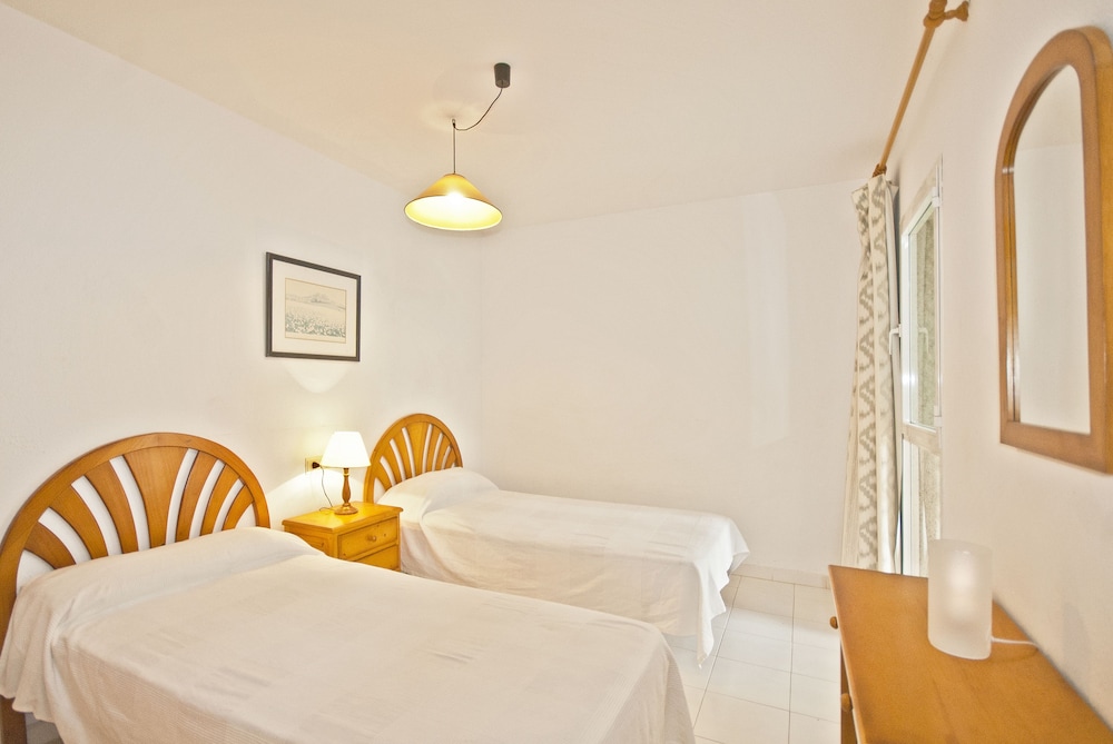 Llevant Apartamentos 11/37