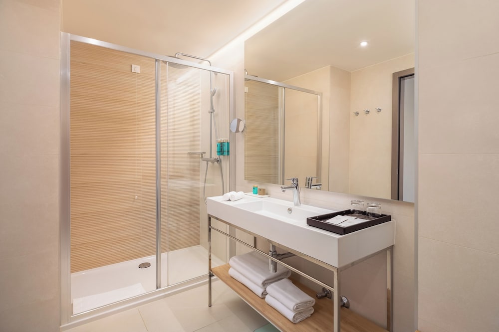 غرفة كلاسيكية بسريرين منفصلين بشرفة، Aminess Laurel Khalani Hotel 4/5