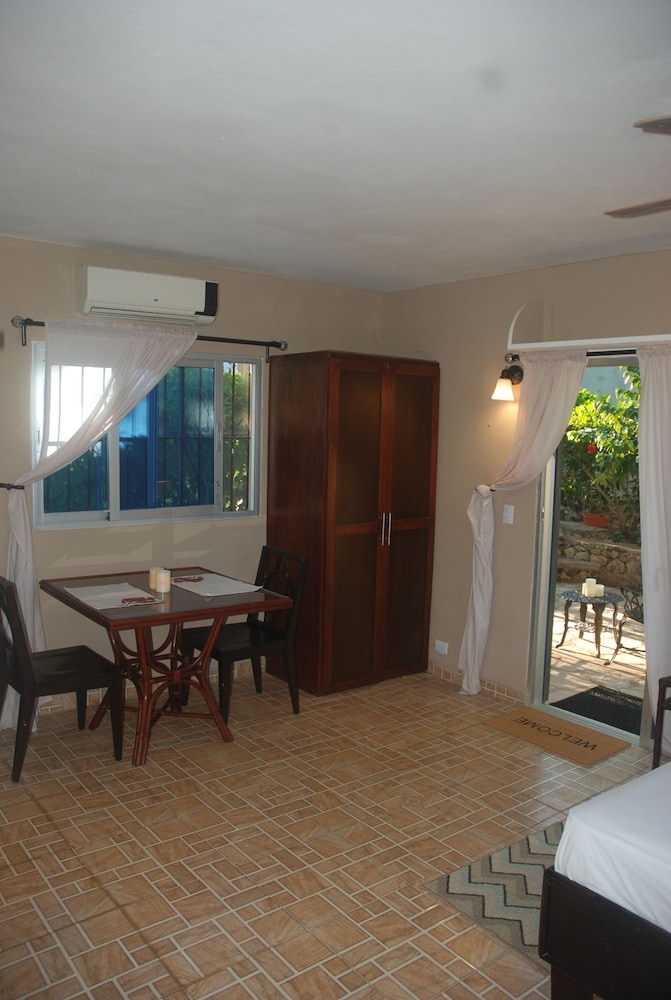 E&amp;J Boutique Residences 30/50