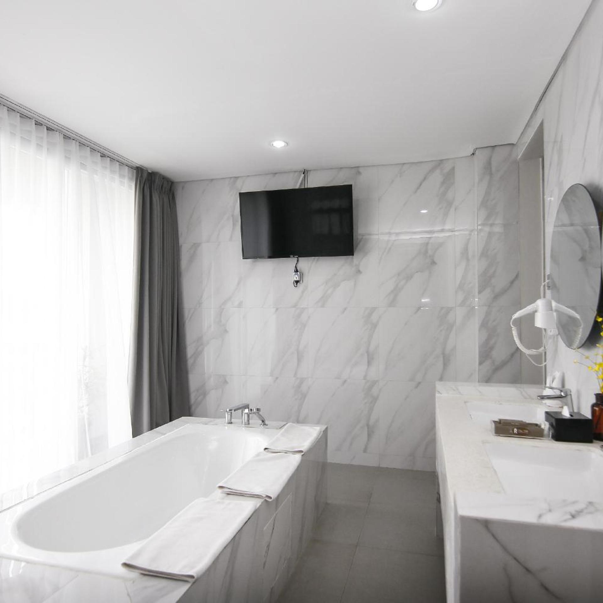 جناح تنفيذي، Raja Hotel Kuta Mandalika Resort & Convention 4/10