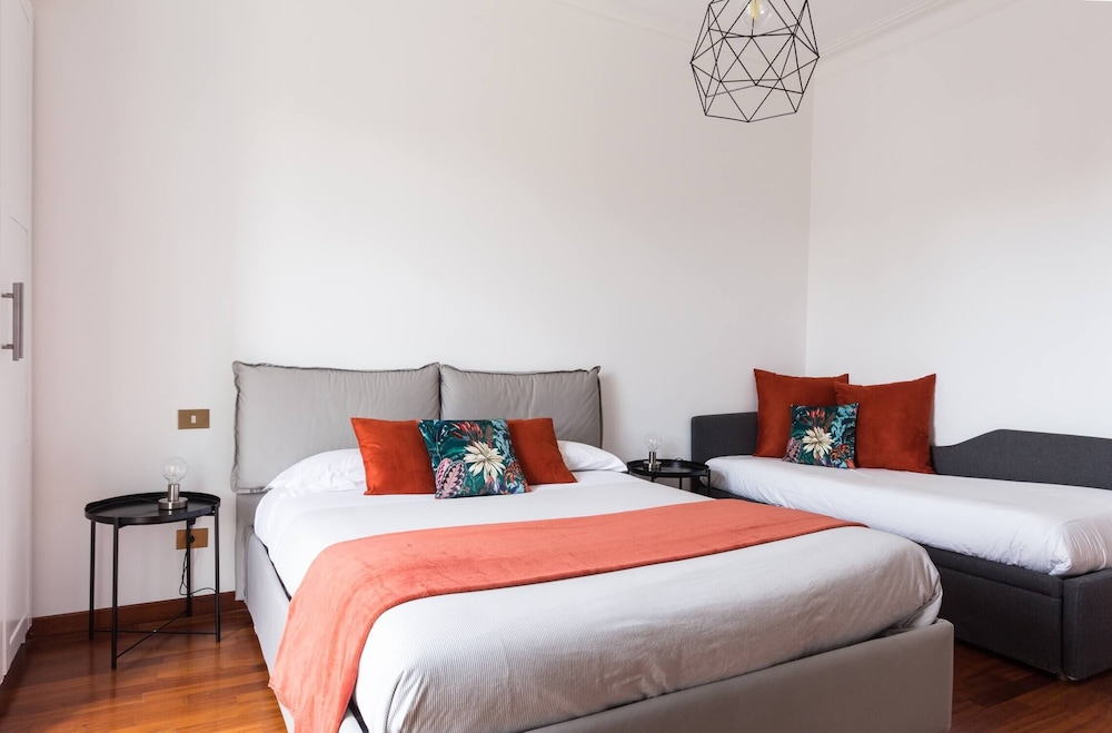 4 BEDROOMS, DELUXE, APARTMENT
