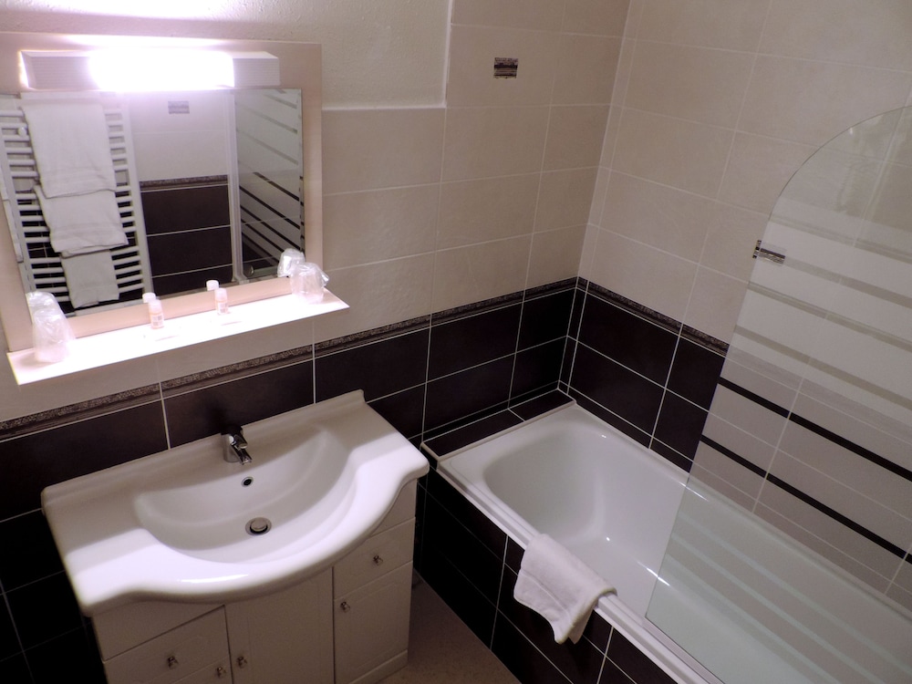 Room, Triple, 3 Beds, Hotel the Originals Annonay Est La Siesta 5/8