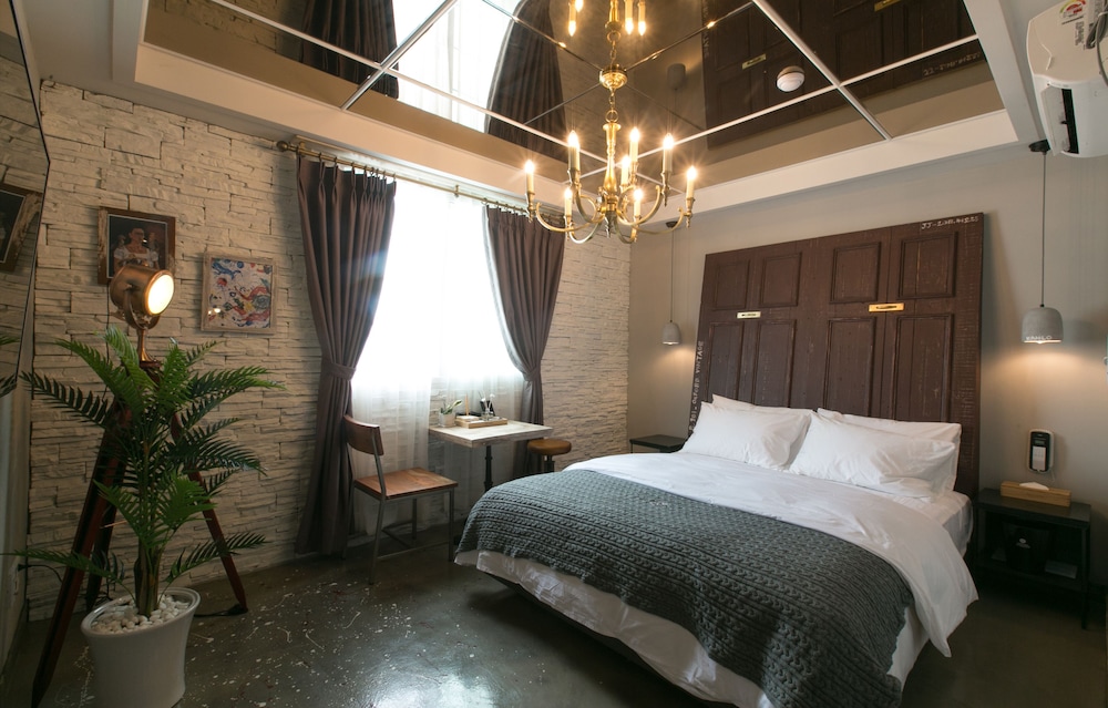 Italian Summer Boutique Hotel 12/74