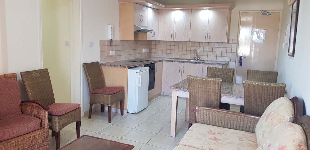Senator Hotel Apartments - Adults Only 6/70
