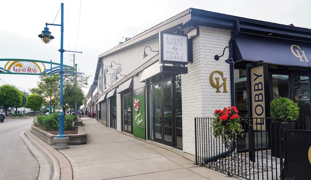 Colonial Hotel & Suites 4/42
