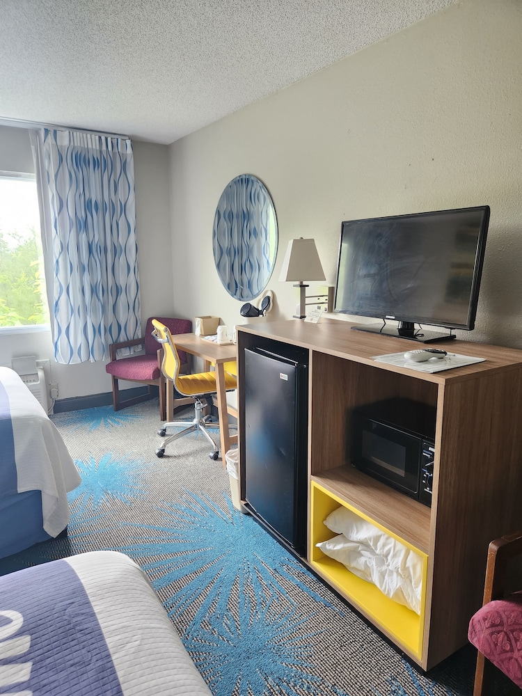 Days Inn by Wyndham Dahlonega 36/49