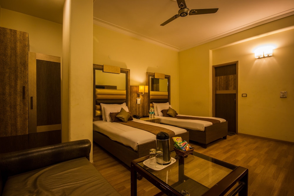 Hotel Suncourt Yatri 18/37