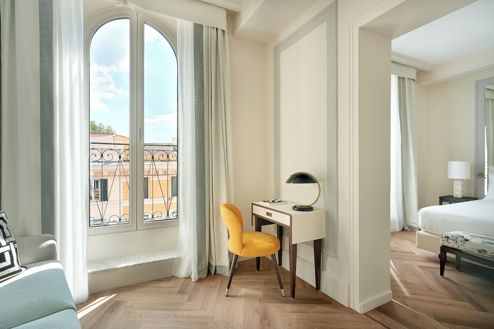 JUNIOR SUITE, SOFA