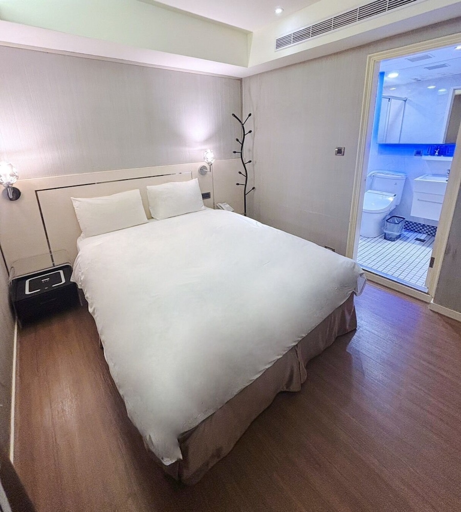 ROOM, DOUBLE BED