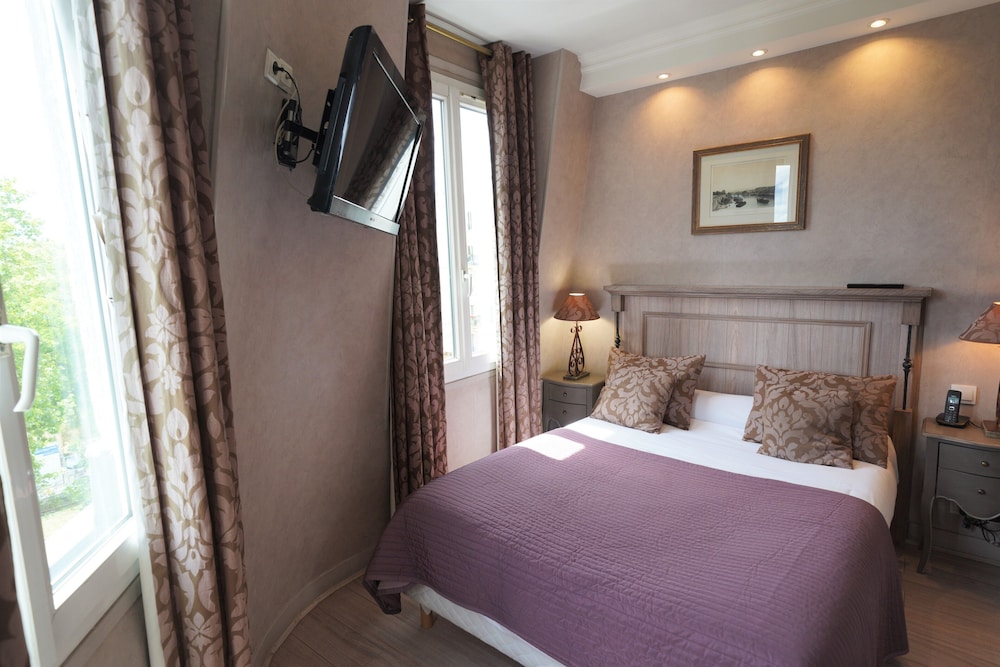 HOTEL DU CHATEAU 17/53