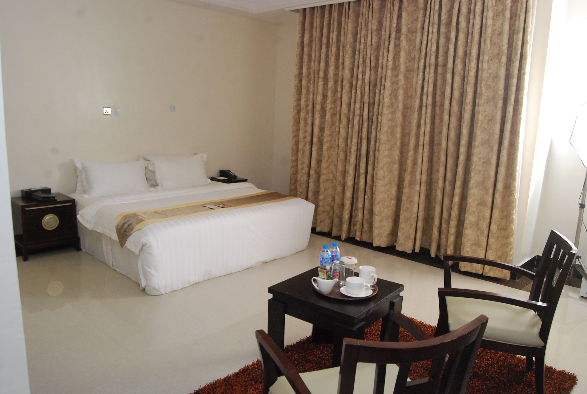 1 BEDROOM, EXECUTIVE, APARTMENT, KITCHEN