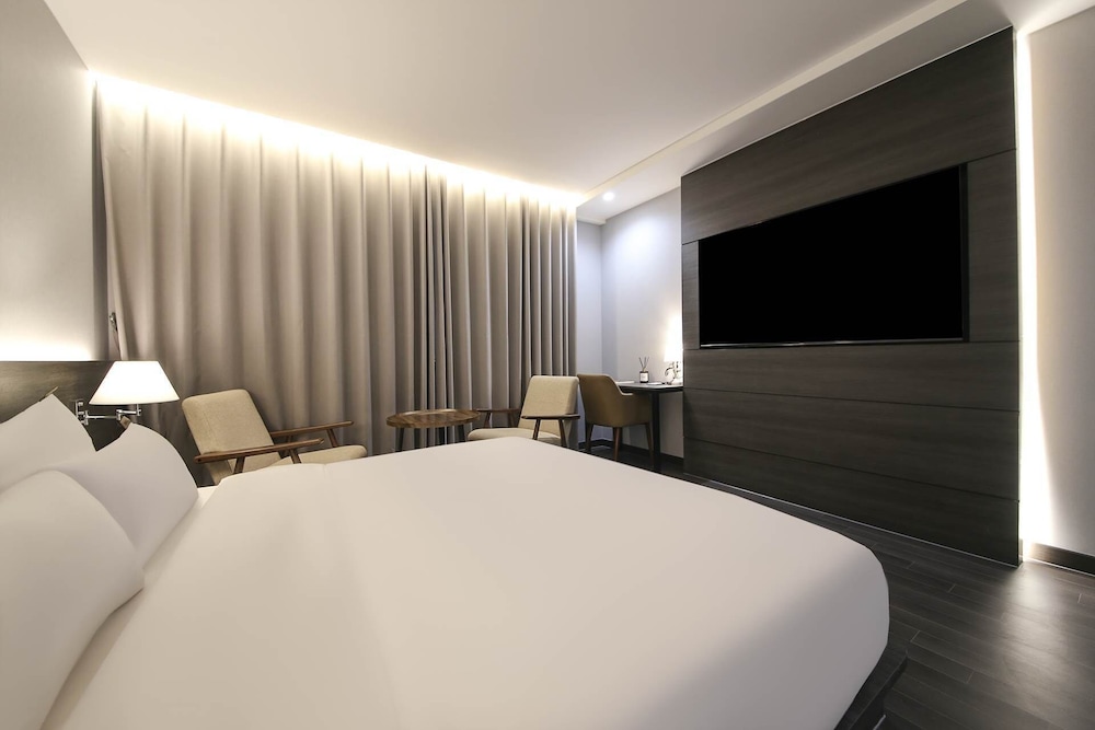DELUXE, DOUBLE BED