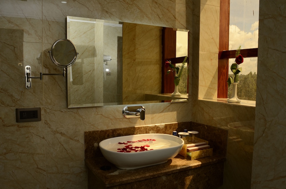 The White Rhino Hotel 20/21
