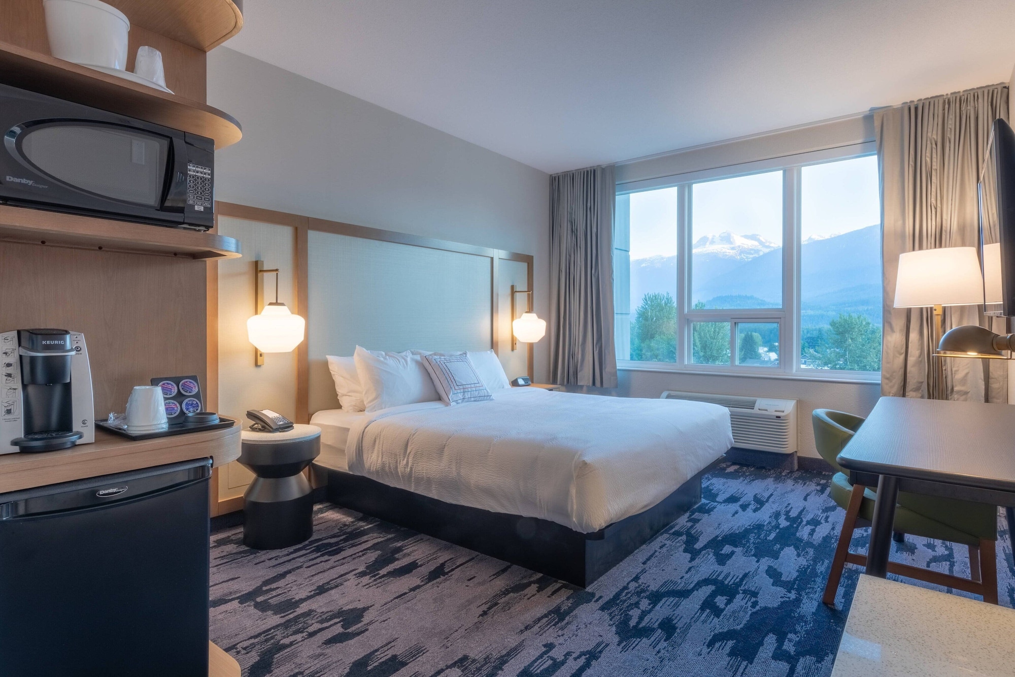 غرفة بسرير كينج، Fairfield Inn & Suites by Marriott Revelstoke 3/10