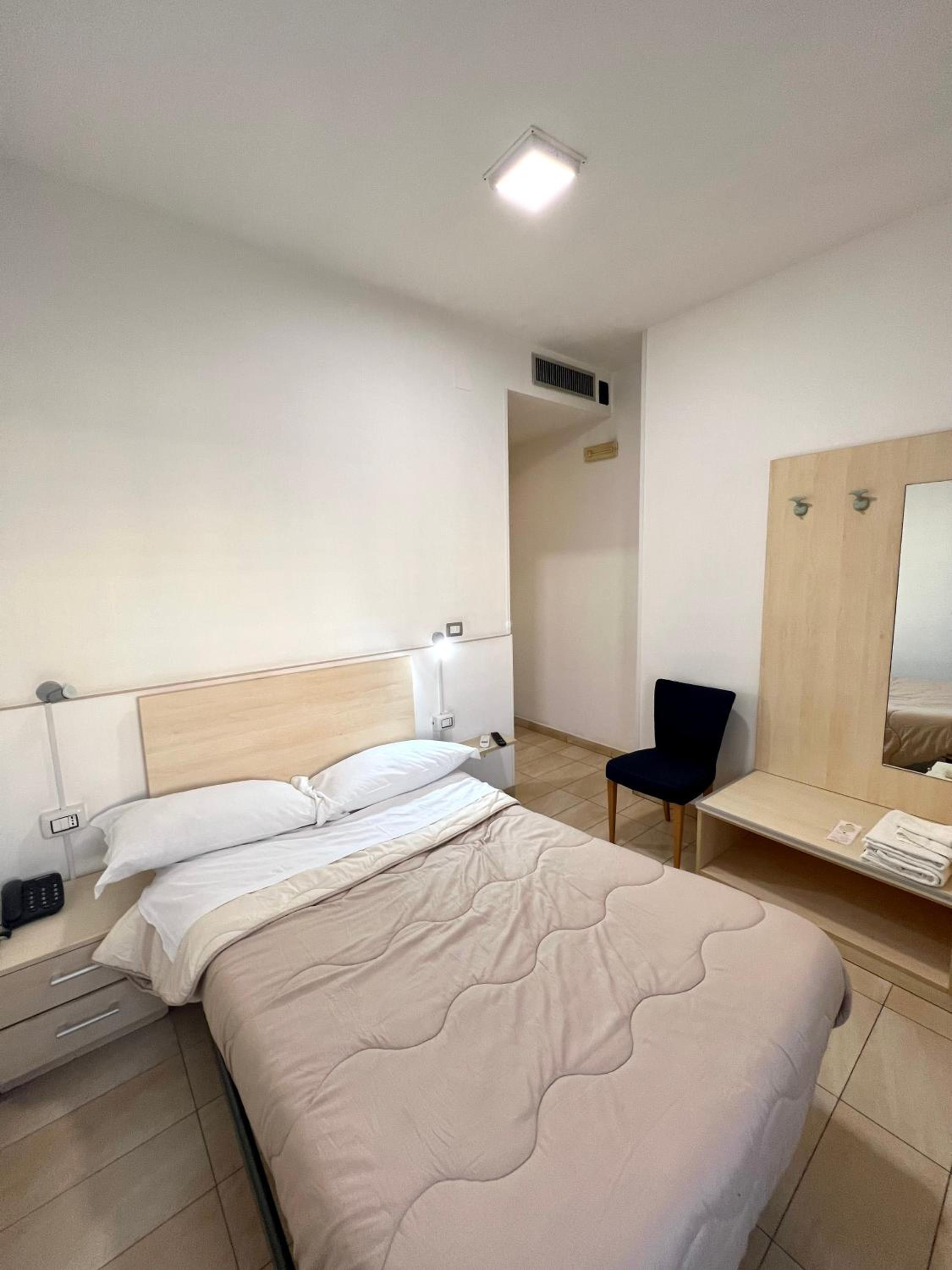 Economy, Double Bed