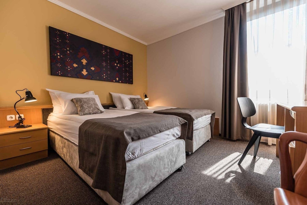 COMFORT, DOUBLE OR TWIN BED