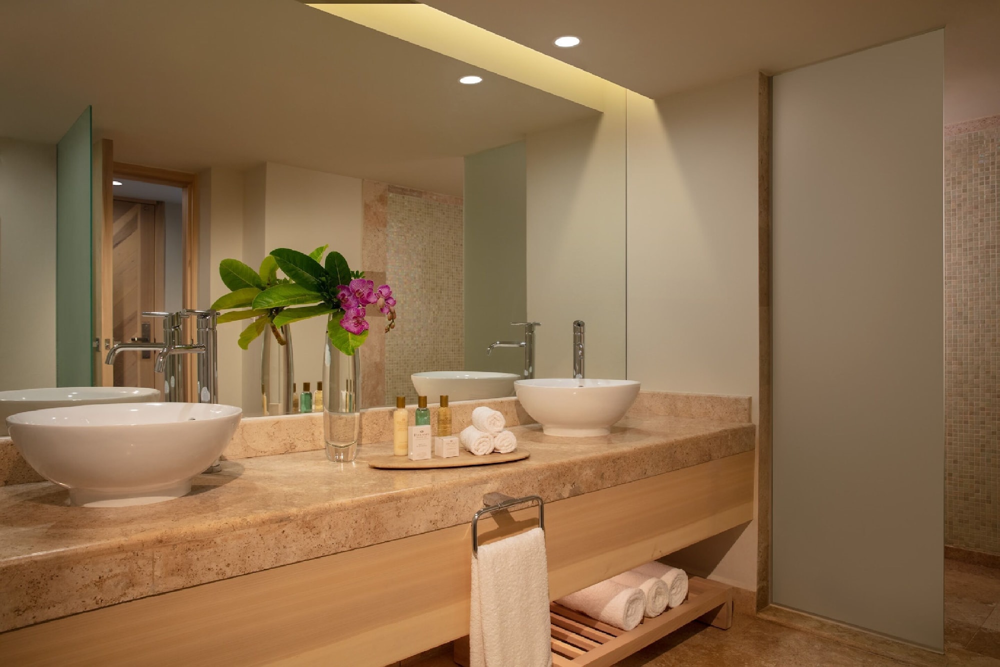 Preferred Club, Premium, Suite, King Bed, Marina View, Hot Tub