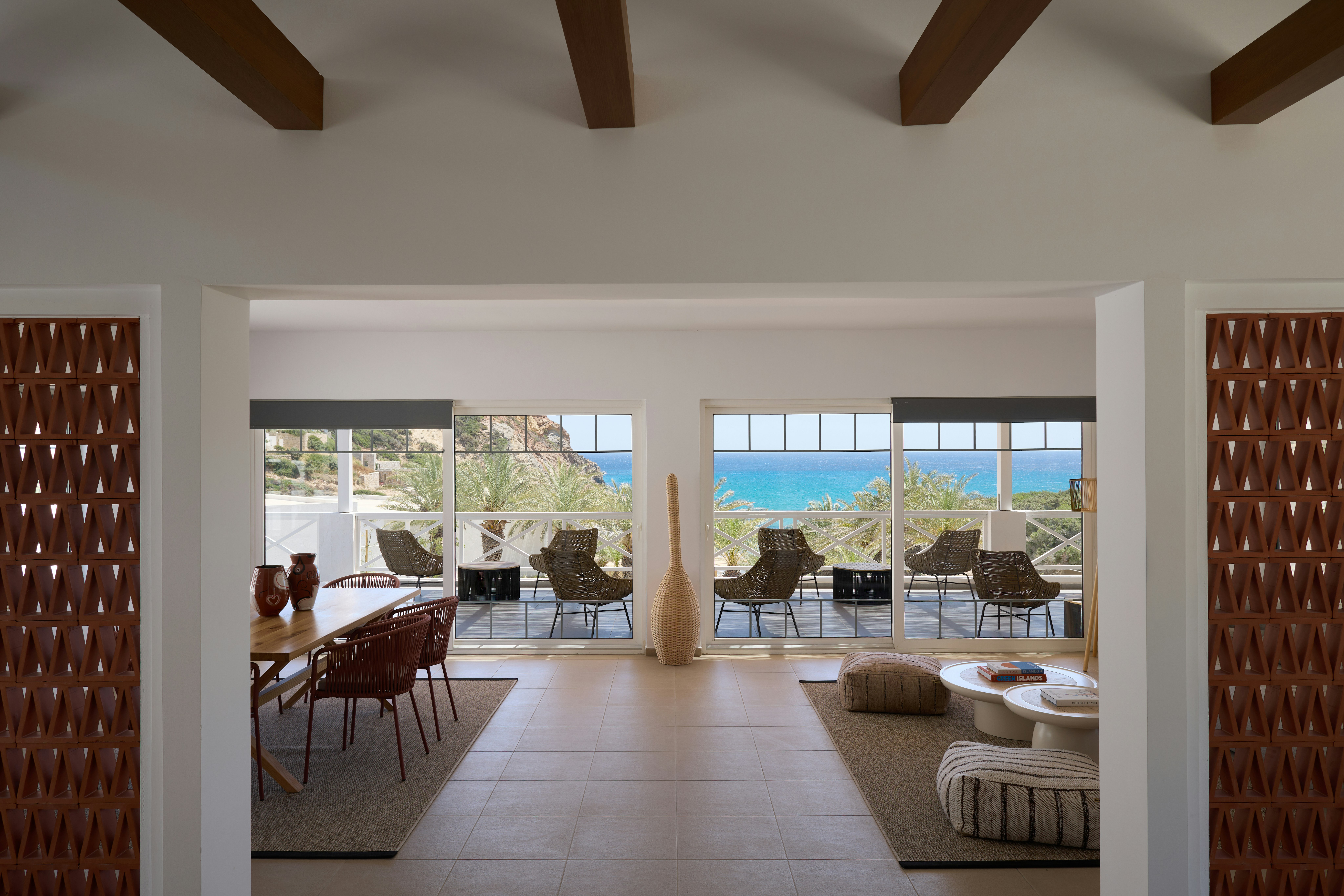 GOLDEN MILOS BEACH 33/51