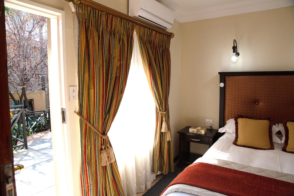 LUXURY, DOUBLE BED, GARDEN VIEW